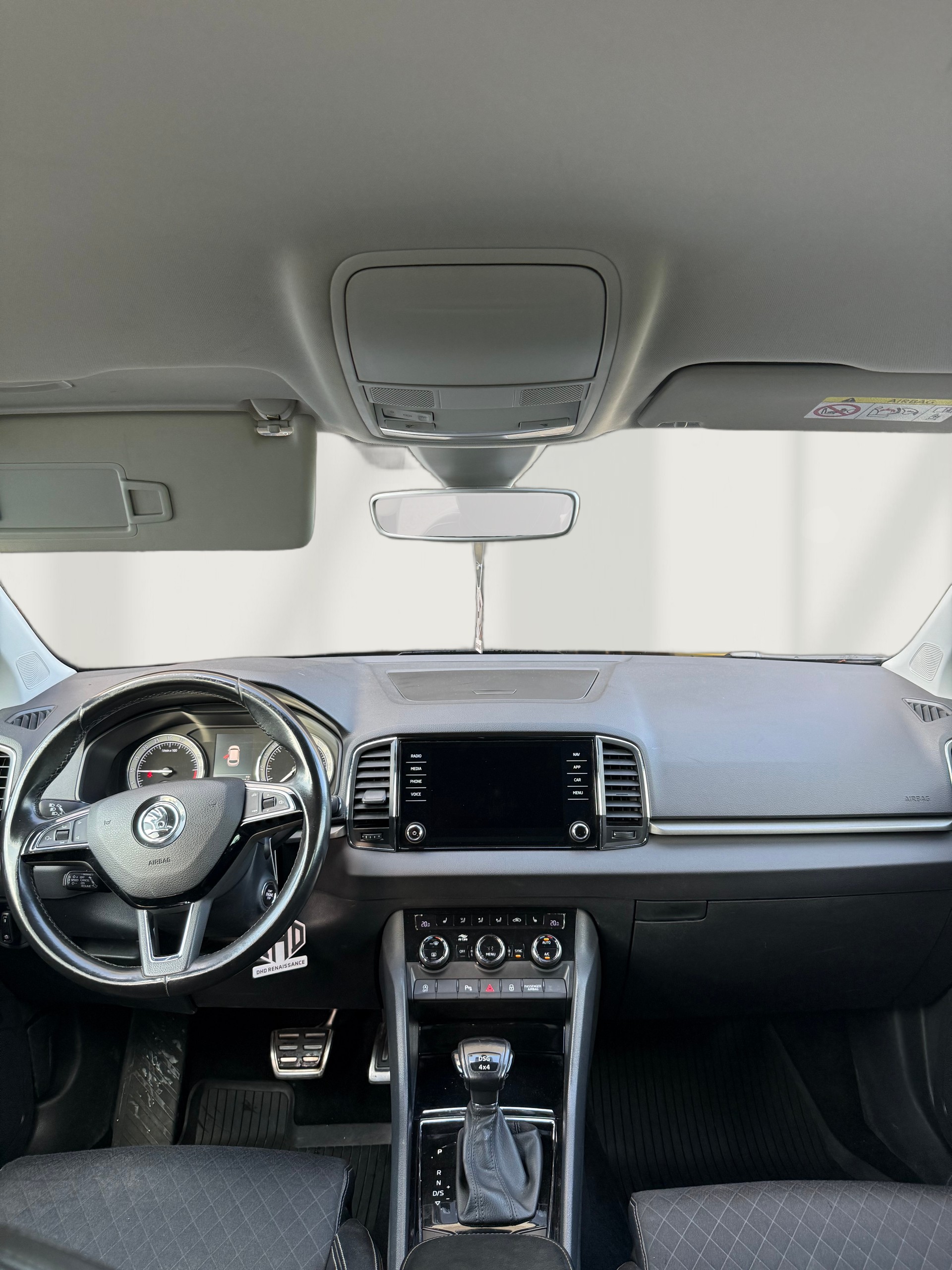 SKODA Karoq 2.0 TDI Drive 4x4 DSG *MIT AHK*-image-11