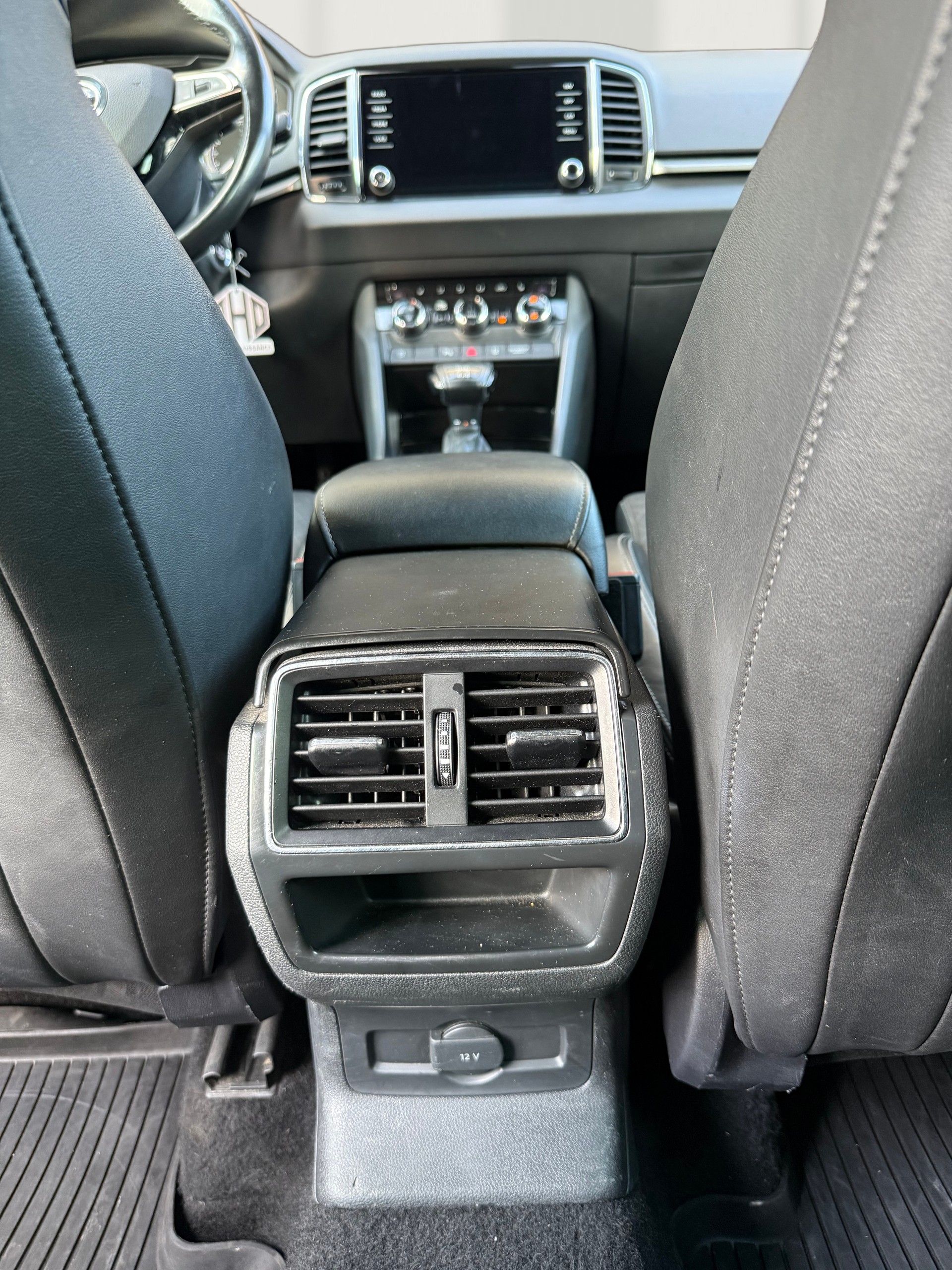 SKODA Karoq 2.0 TDI Drive 4x4 DSG *MIT AHK*-image-10