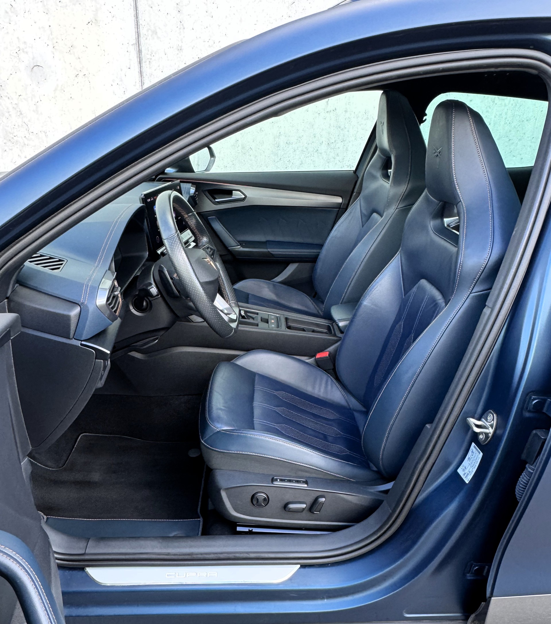 CUPRA Formentor 2.0TSI el Primero 4Drive DSG CH FZ | Regelmässige Servicehistorie | gepflegt-image-8