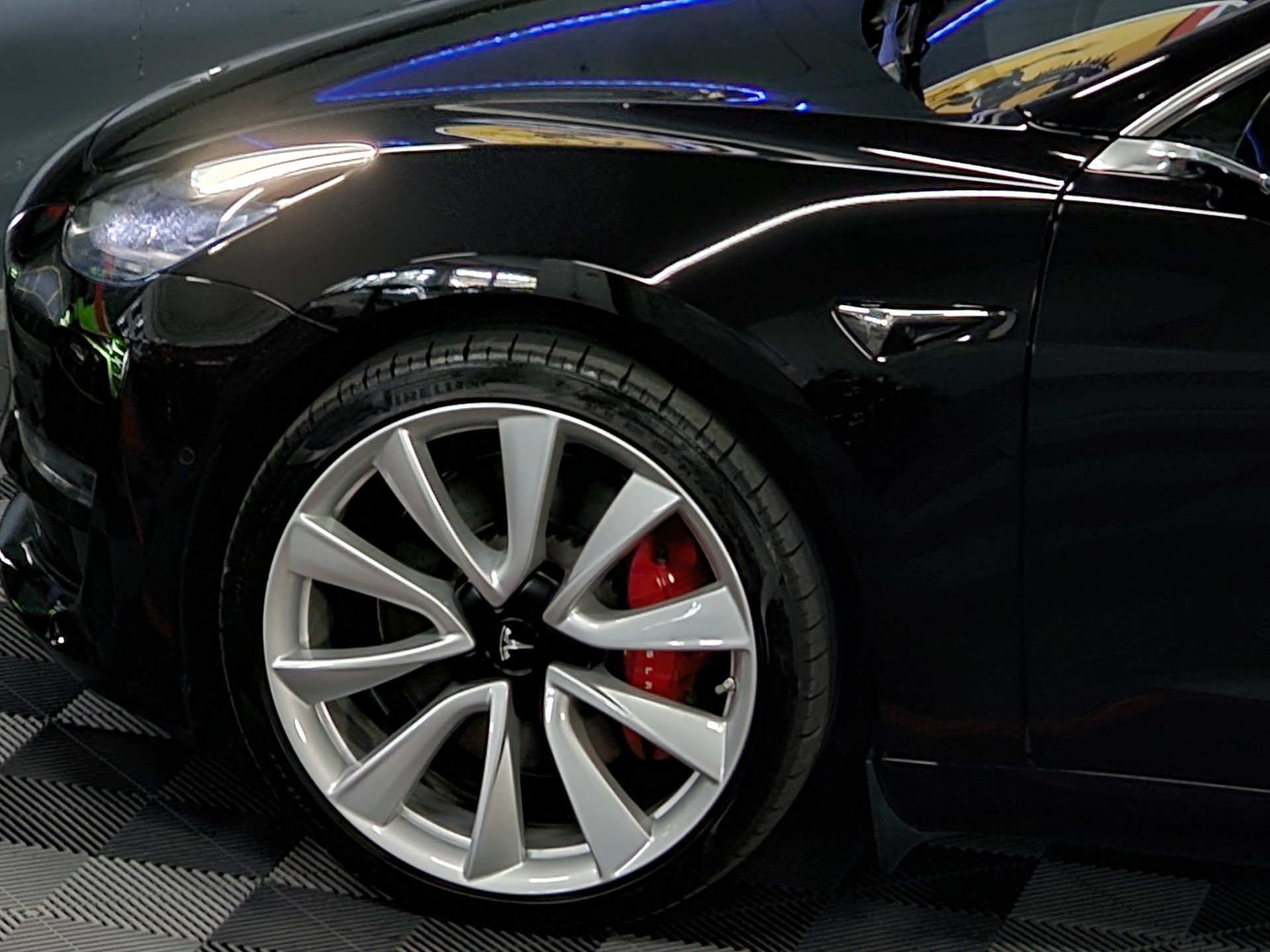 TESLA Model 3 Performance Dual Motor AWD-image-15