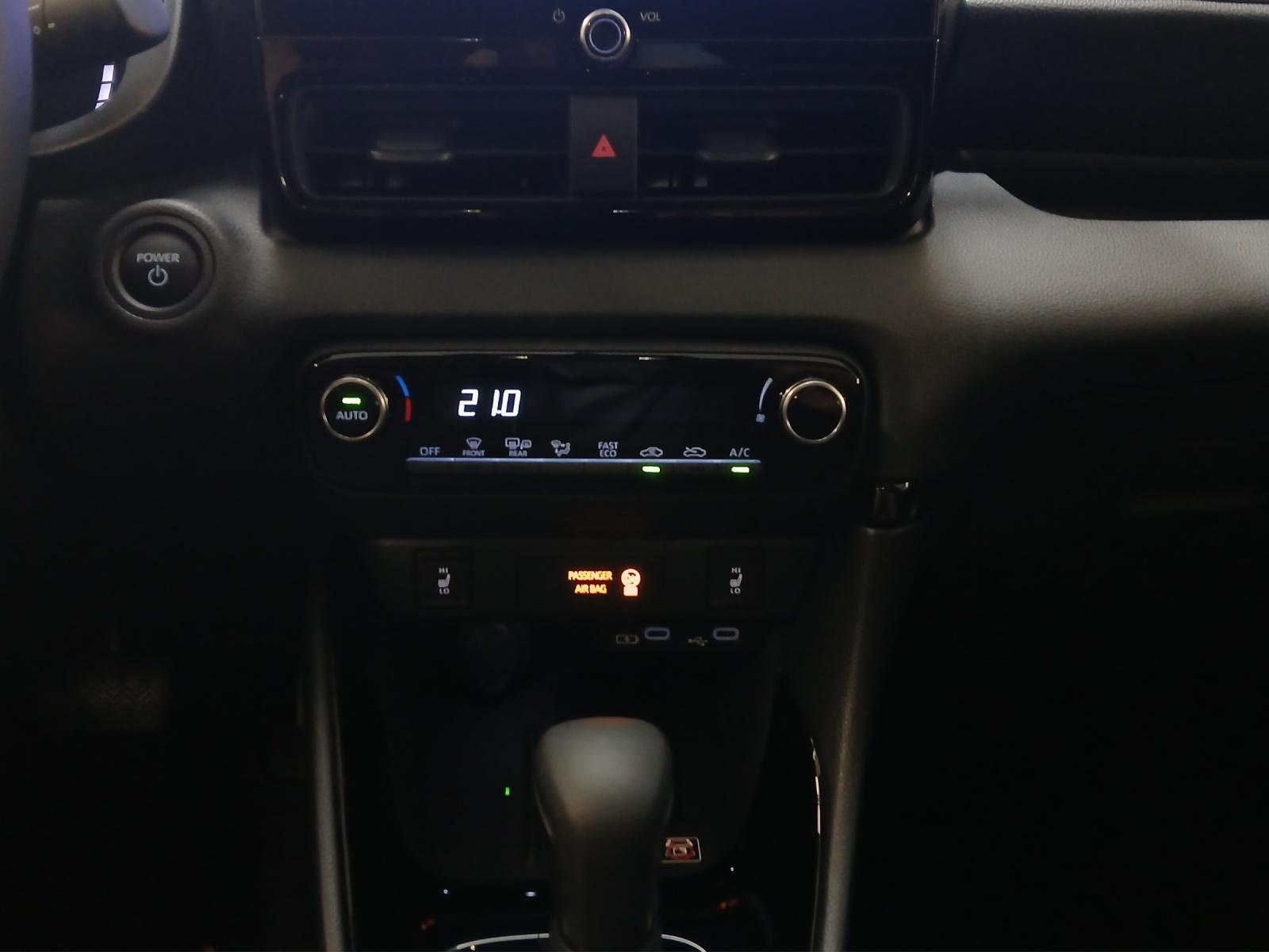 TOYOTA Yaris 1.5 VVT-i HSD Trend-image-12