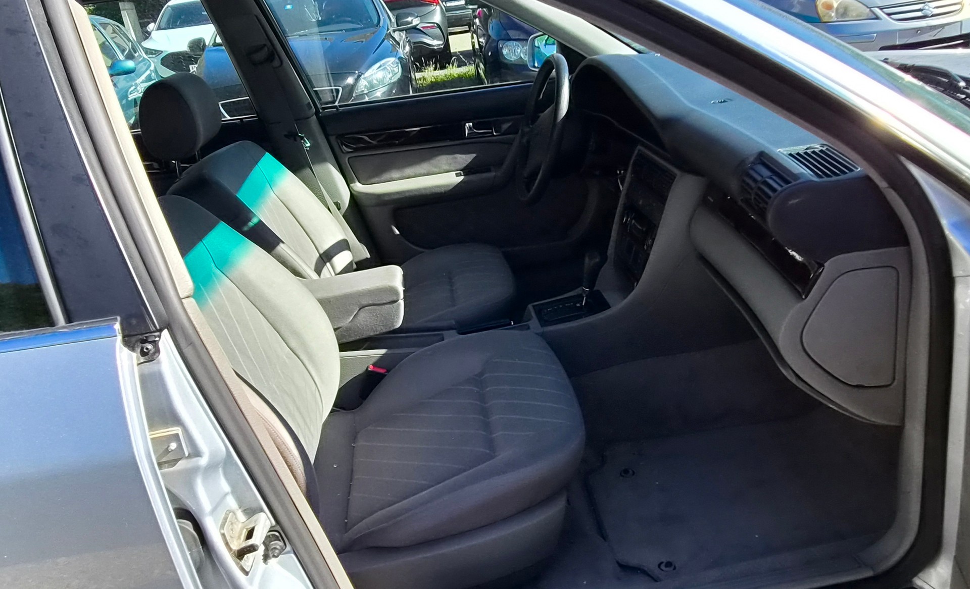 AUDI A6 Avant 2.8 E 30V-image-8