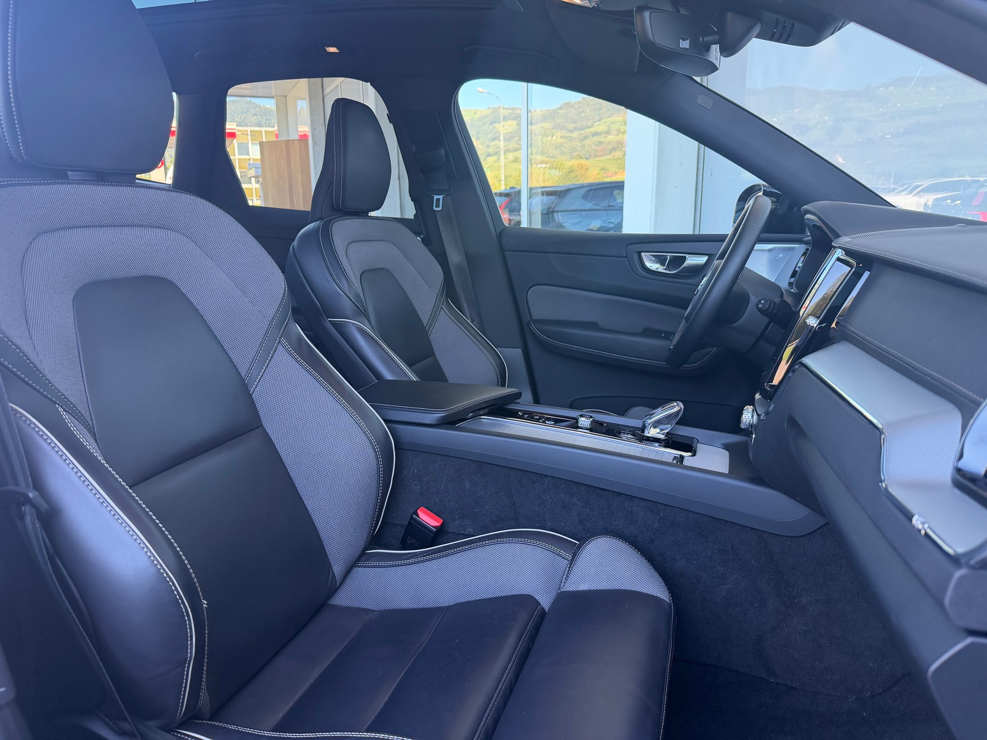 VOLVO XC60 T8 eAWD Ultimate Dark Geartronic-image-3