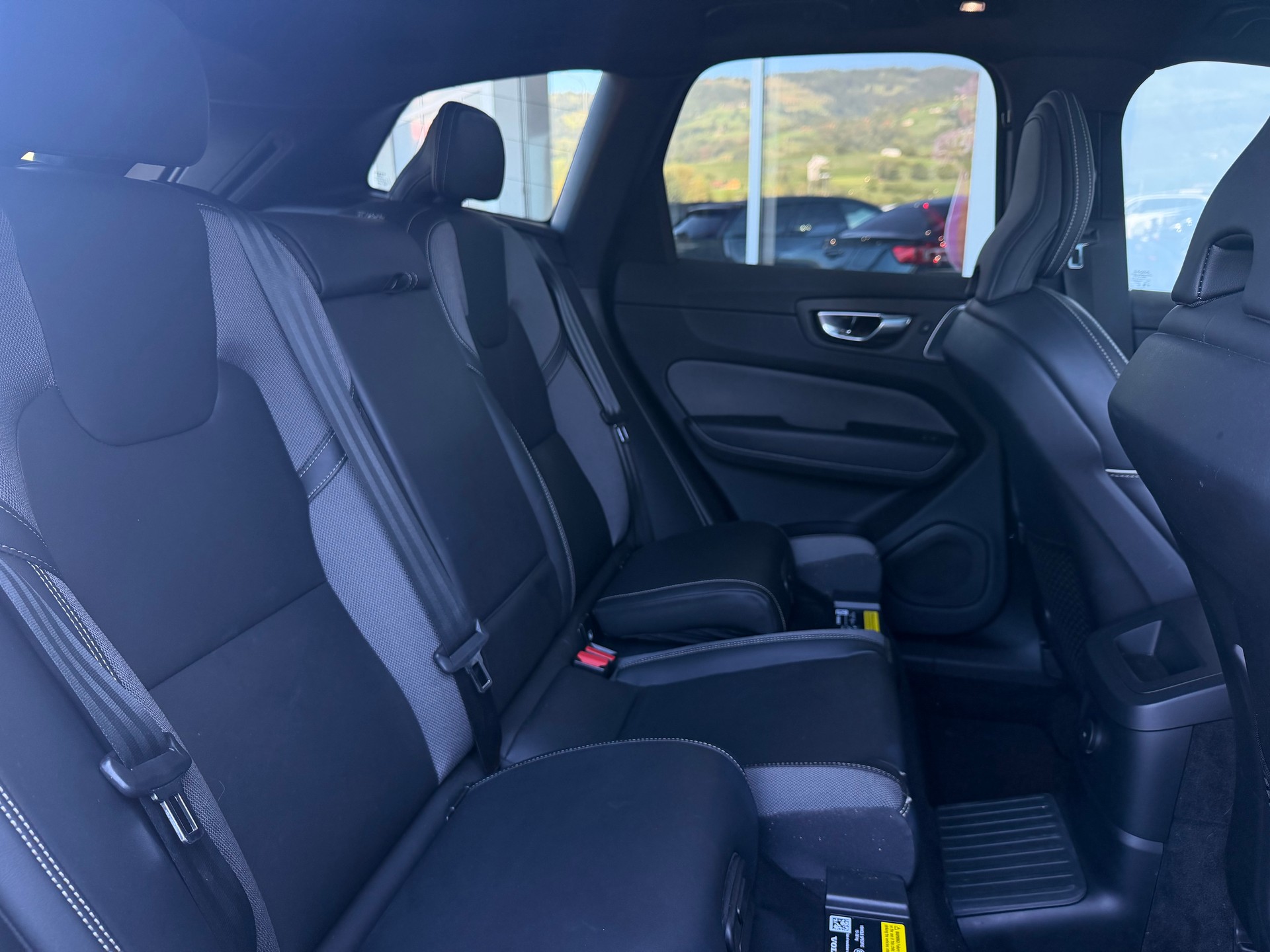 VOLVO XC60 T8 eAWD Ultimate Dark Geartronic-image-5