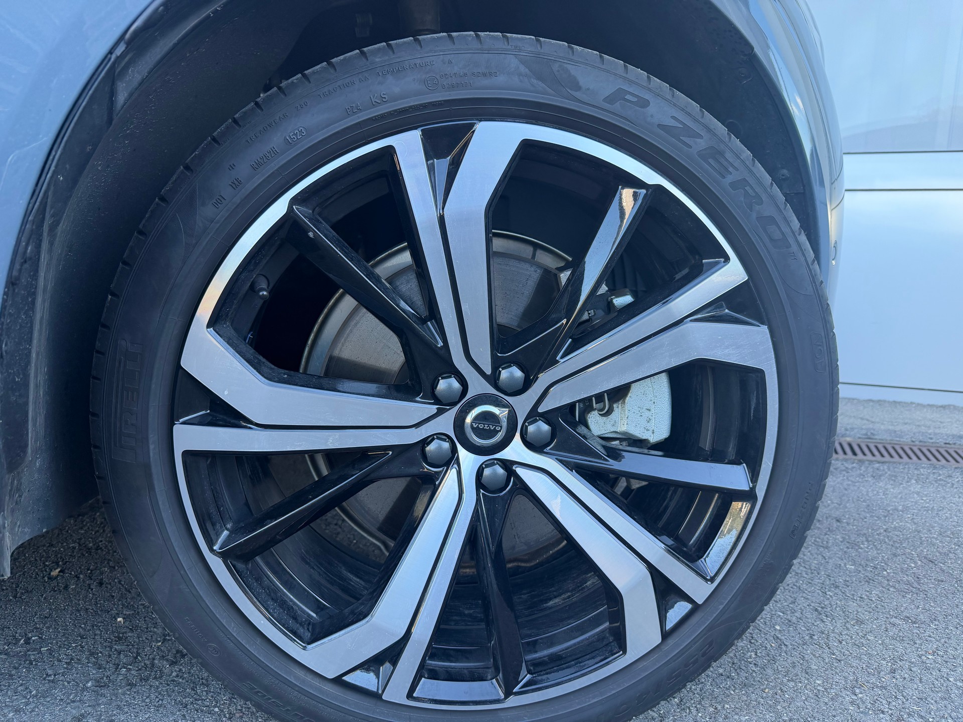 VOLVO XC60 T8 eAWD Ultimate Dark Geartronic-image-9