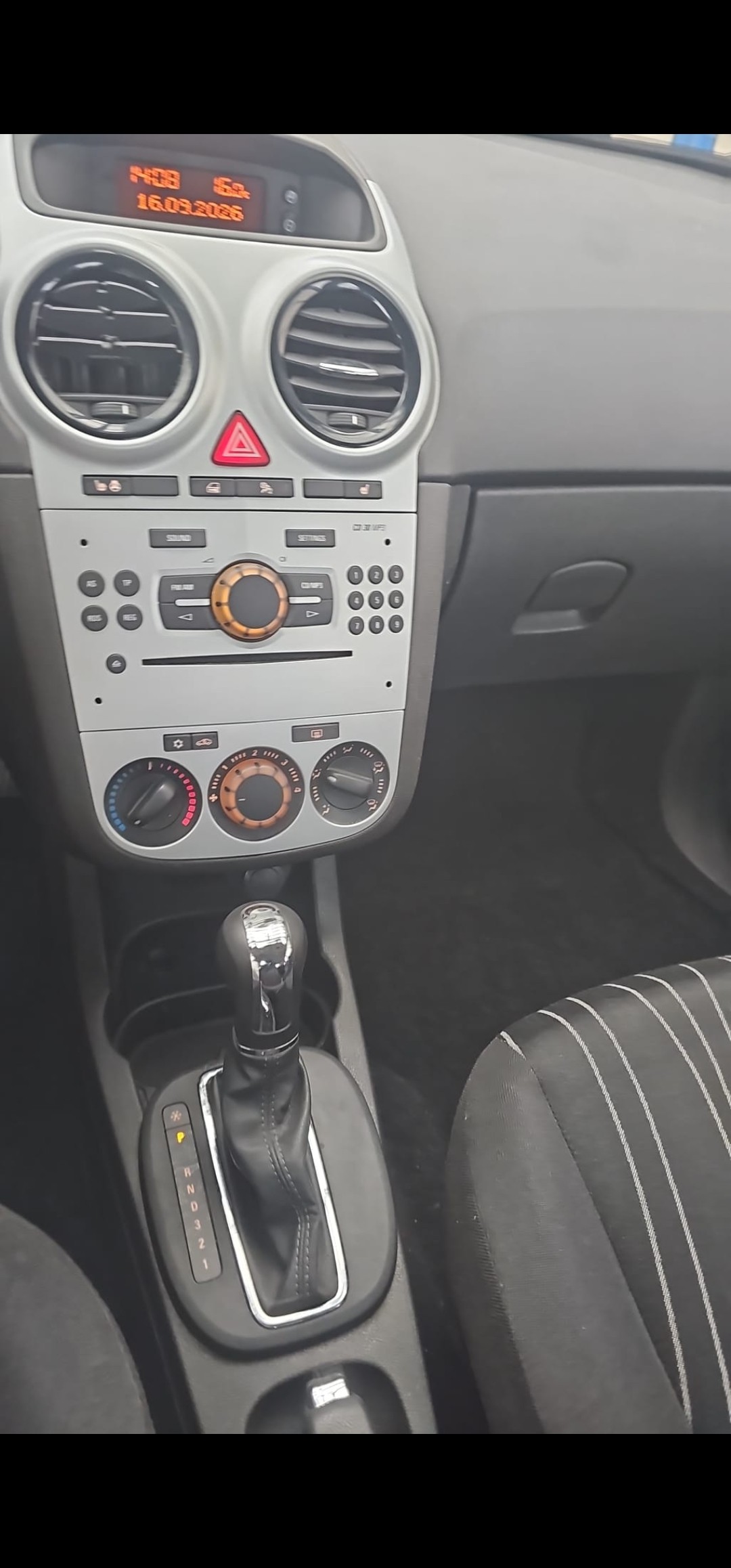 OPEL Corsa 1.4 TP Color Edition Automatic-image-7