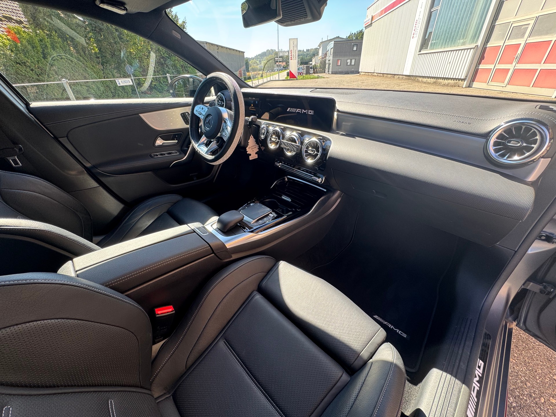 MERCEDES-BENZ A 35 AMG 4matic-image-4