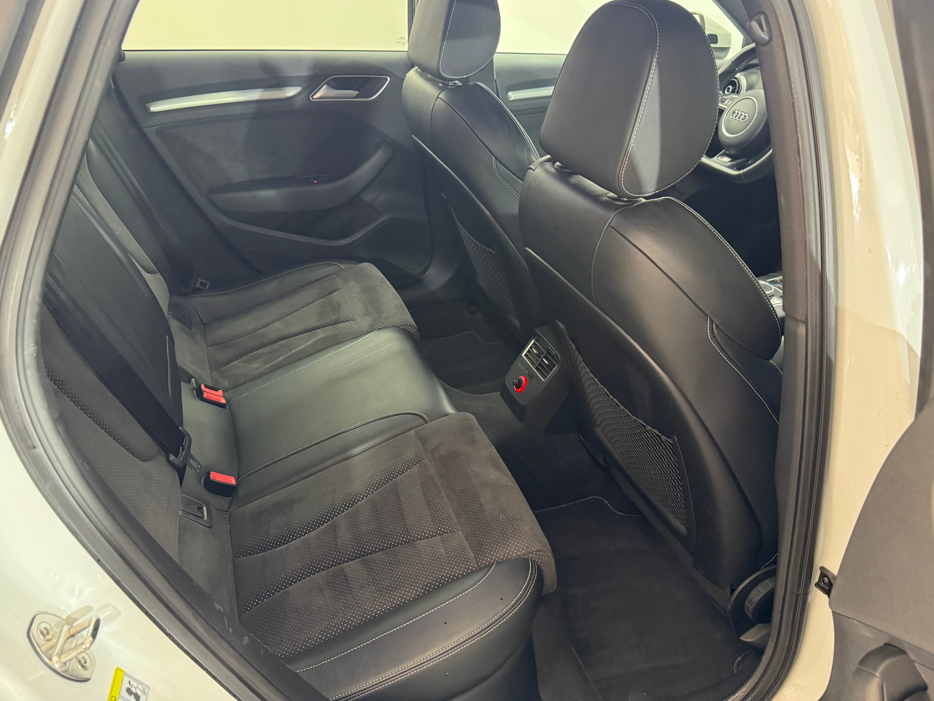 AUDI A3 Sportback 2.0 TDI Ambition quattro S-tronic-image-11