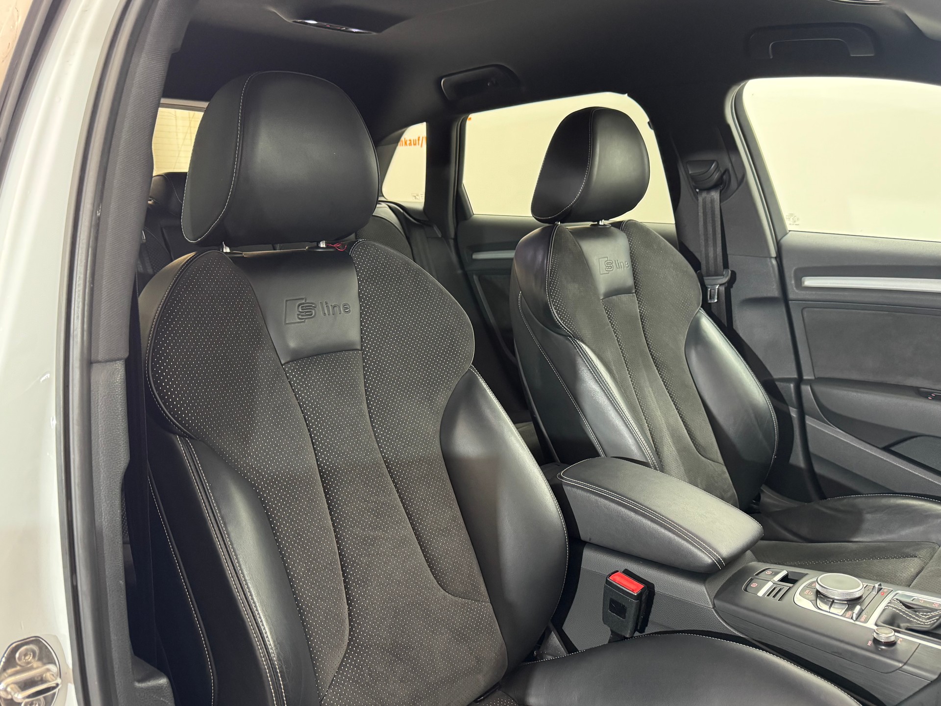AUDI A3 Sportback 2.0 TDI Ambition quattro S-tronic-image-10