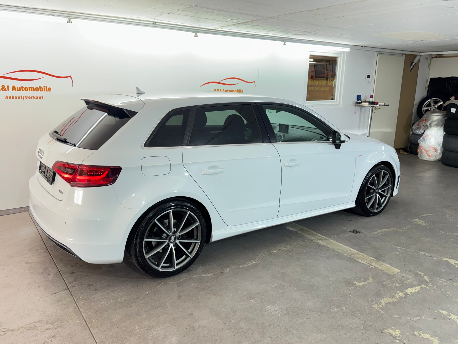 AUDI A3 Sportback 2.0 TDI Ambition quattro S-tronic-image-3