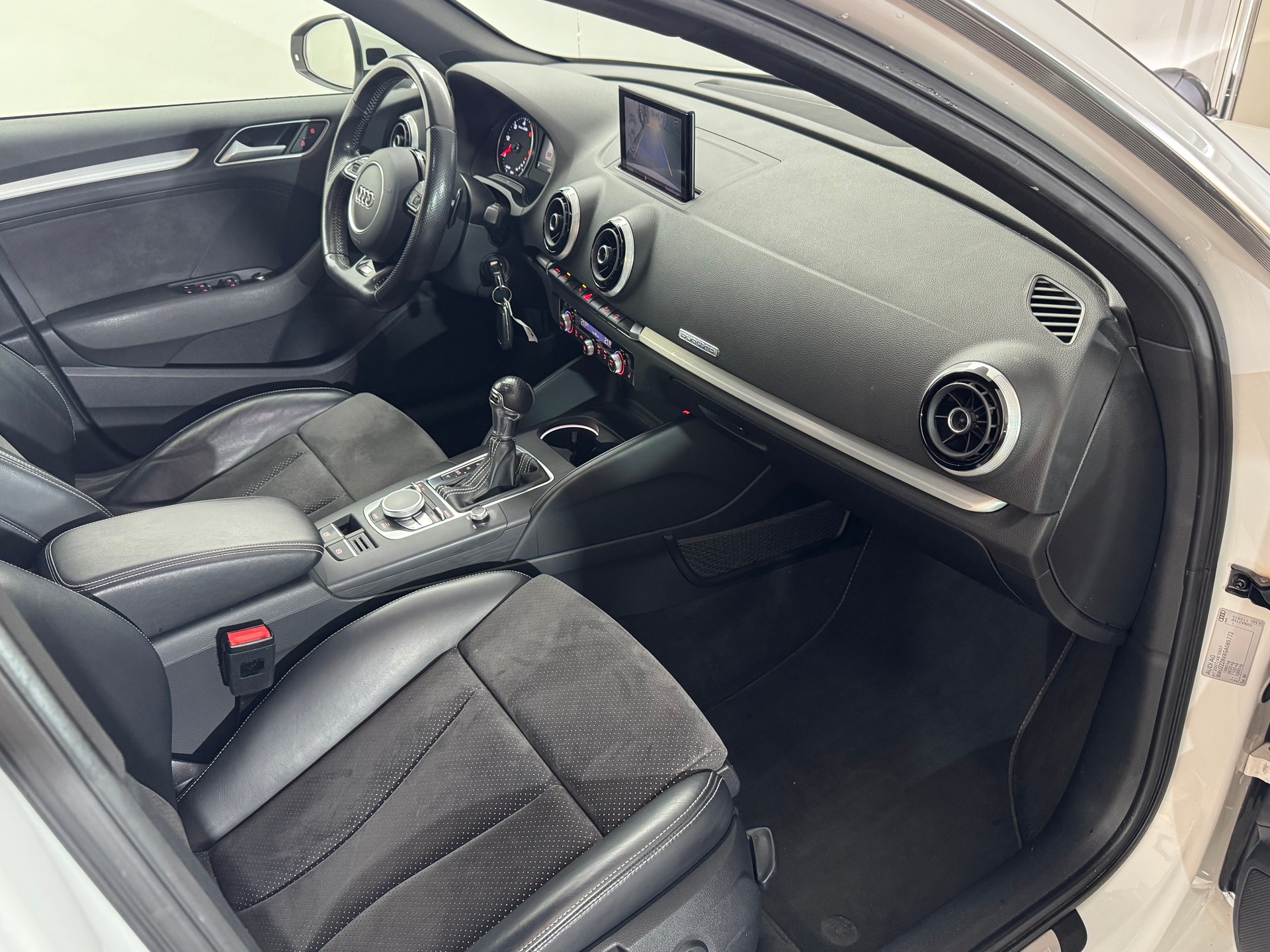 AUDI A3 Sportback 2.0 TDI Ambition quattro S-tronic-image-9
