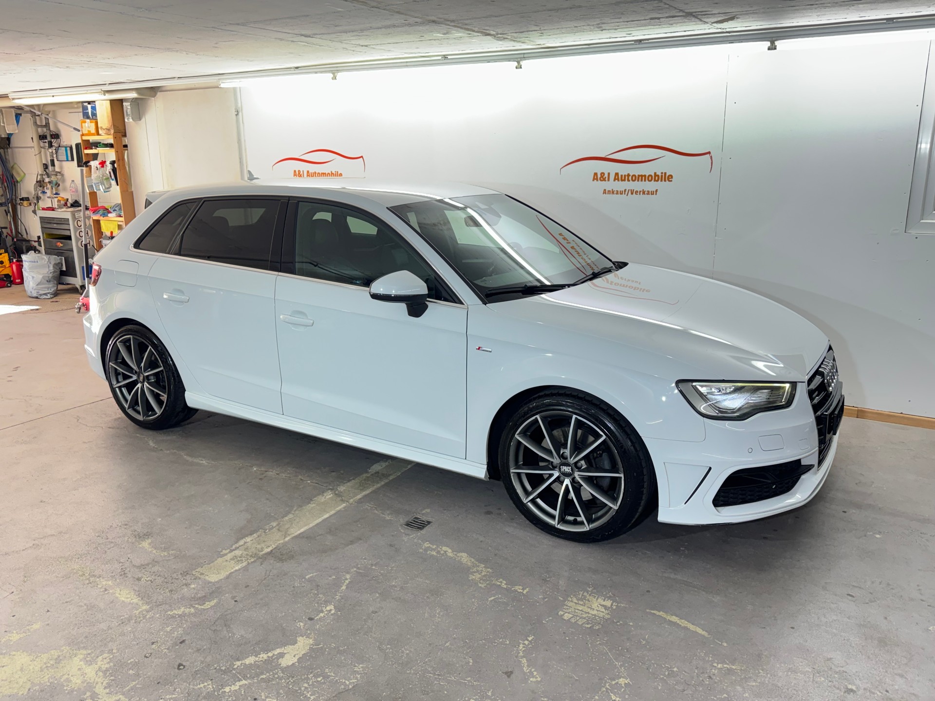 AUDI A3 Sportback 2.0 TDI Ambition quattro S-tronic-image-1