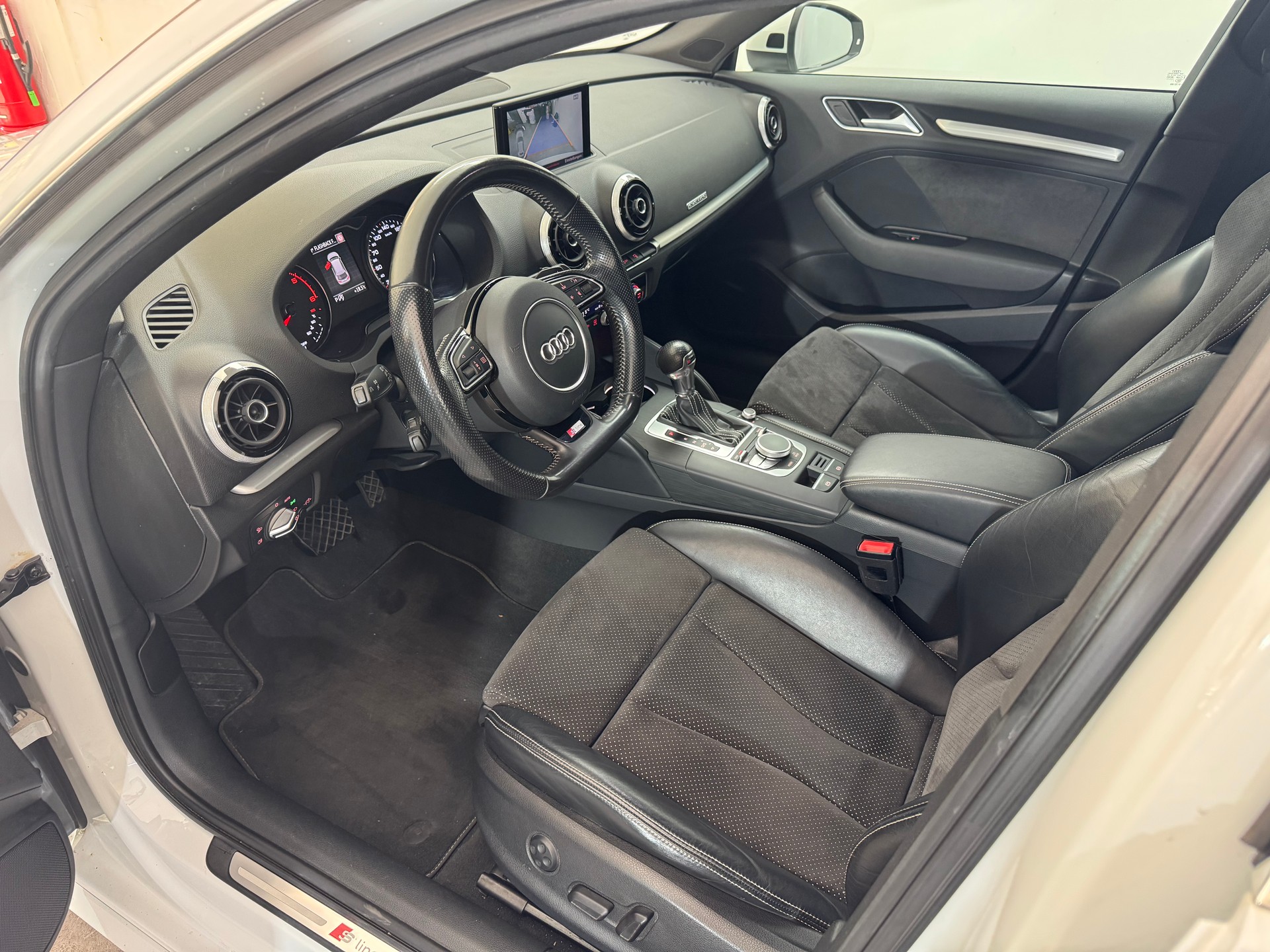 AUDI A3 Sportback 2.0 TDI Ambition quattro S-tronic-image-8