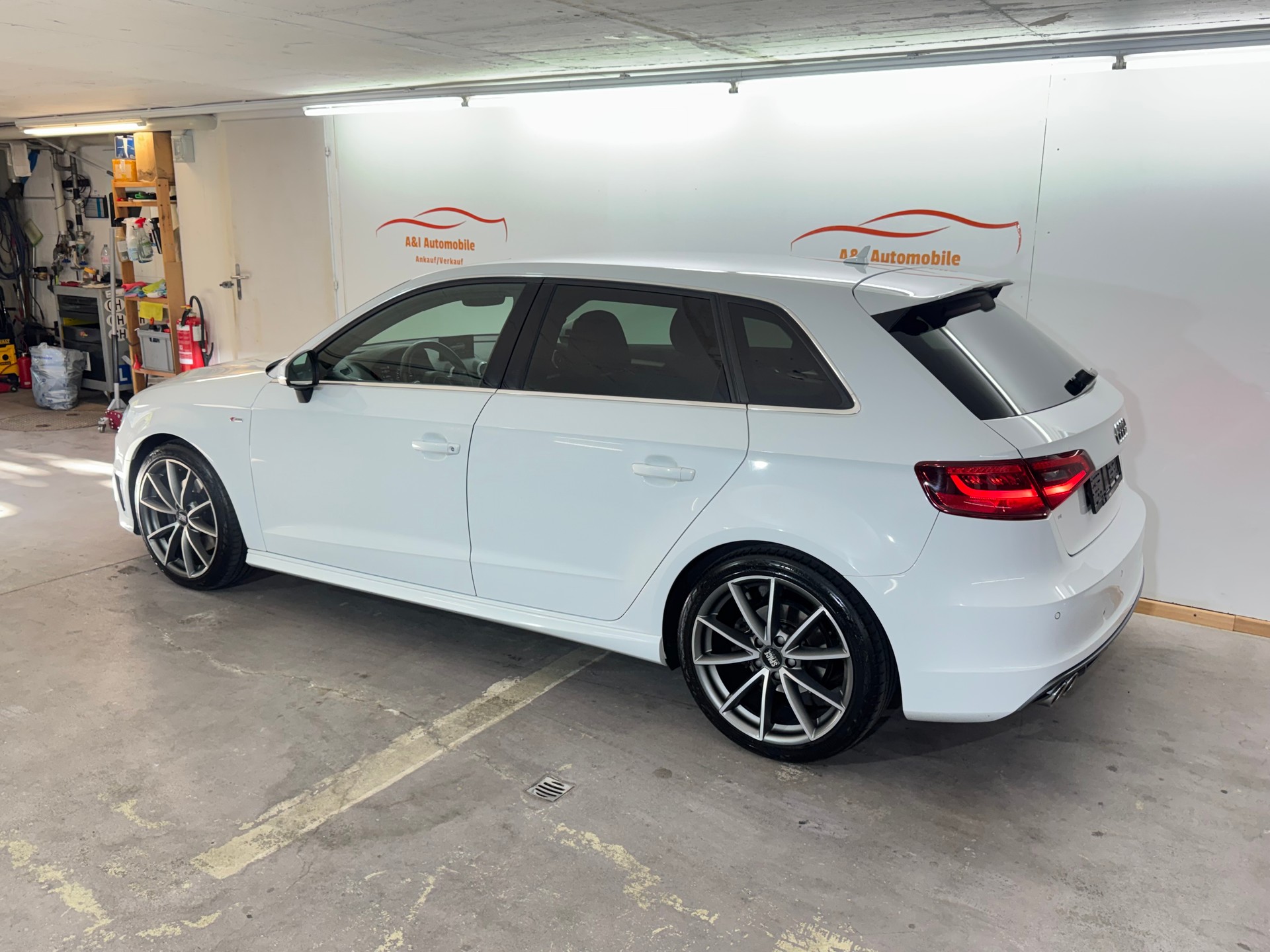 AUDI A3 Sportback 2.0 TDI Ambition quattro S-tronic-image-2