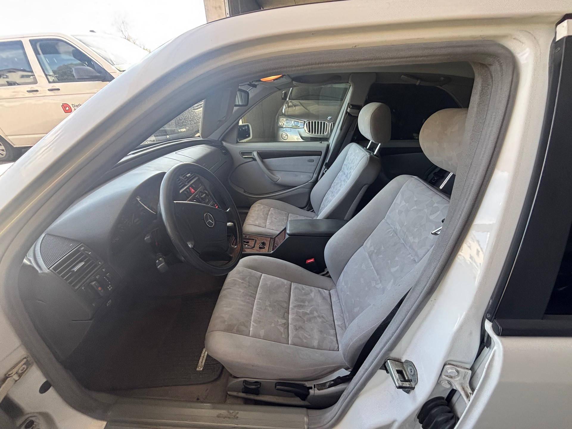 MERCEDES-BENZ C 250 TD Classic-image-8