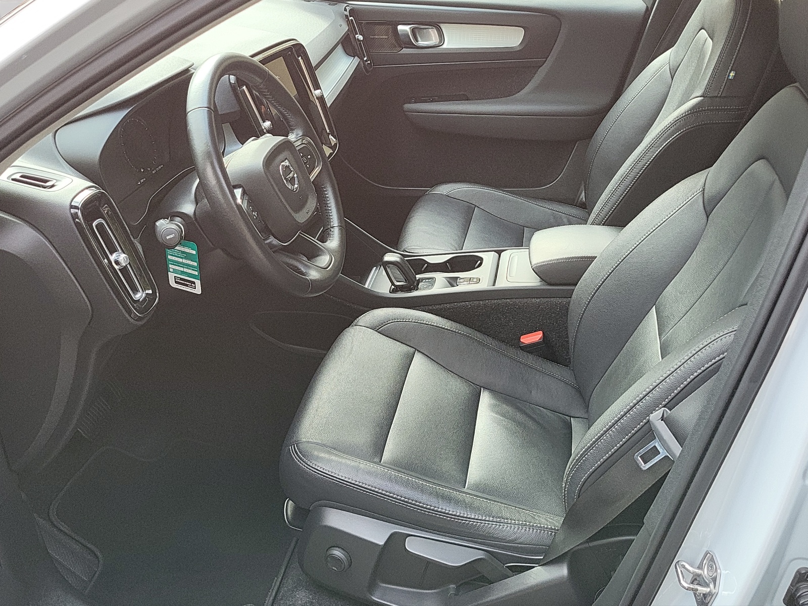 VOLVO XC40 2.0 B4 MH Momentum AWD-image-12