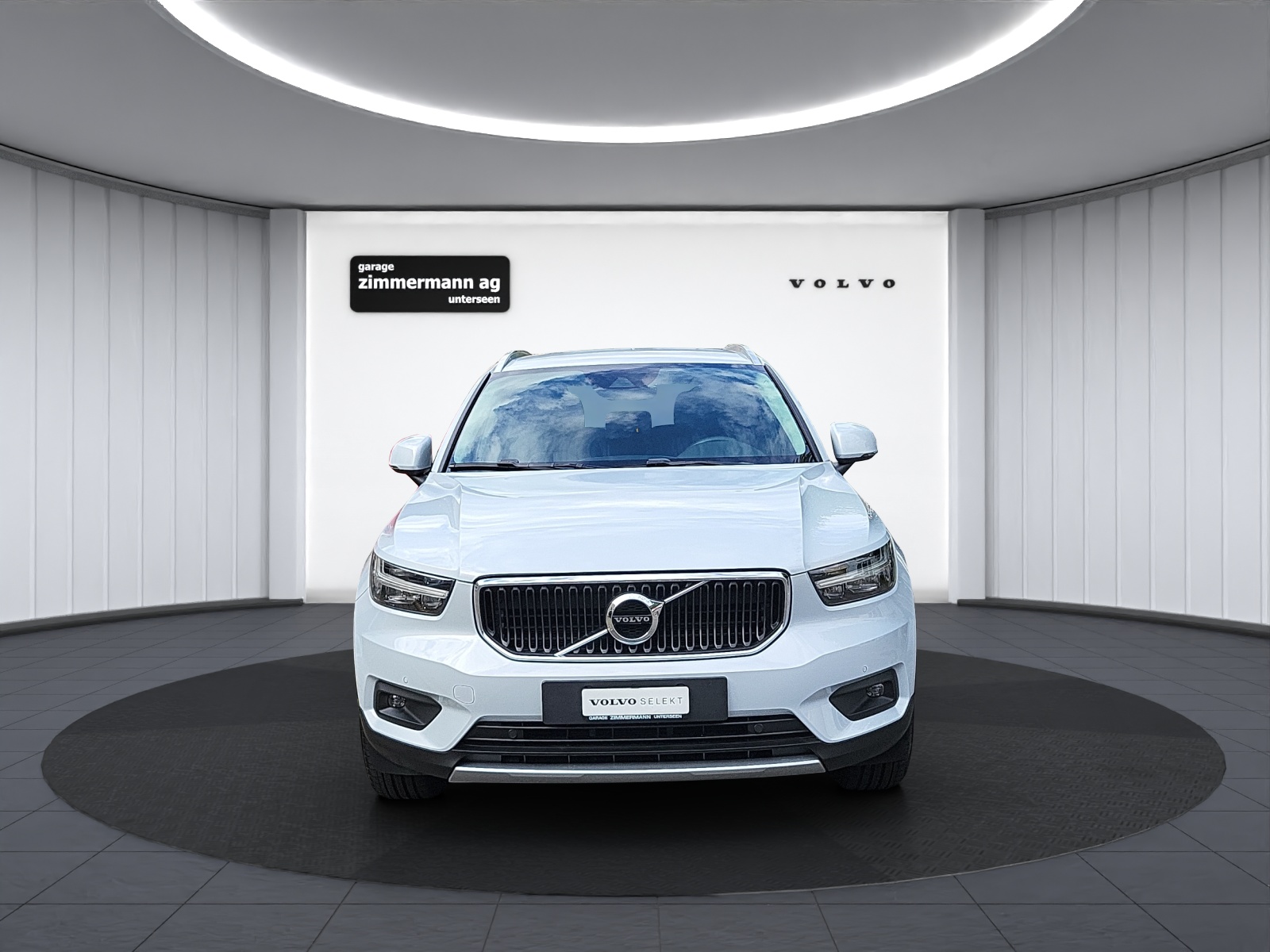 VOLVO XC40 2.0 B4 MH Momentum AWD-image-1