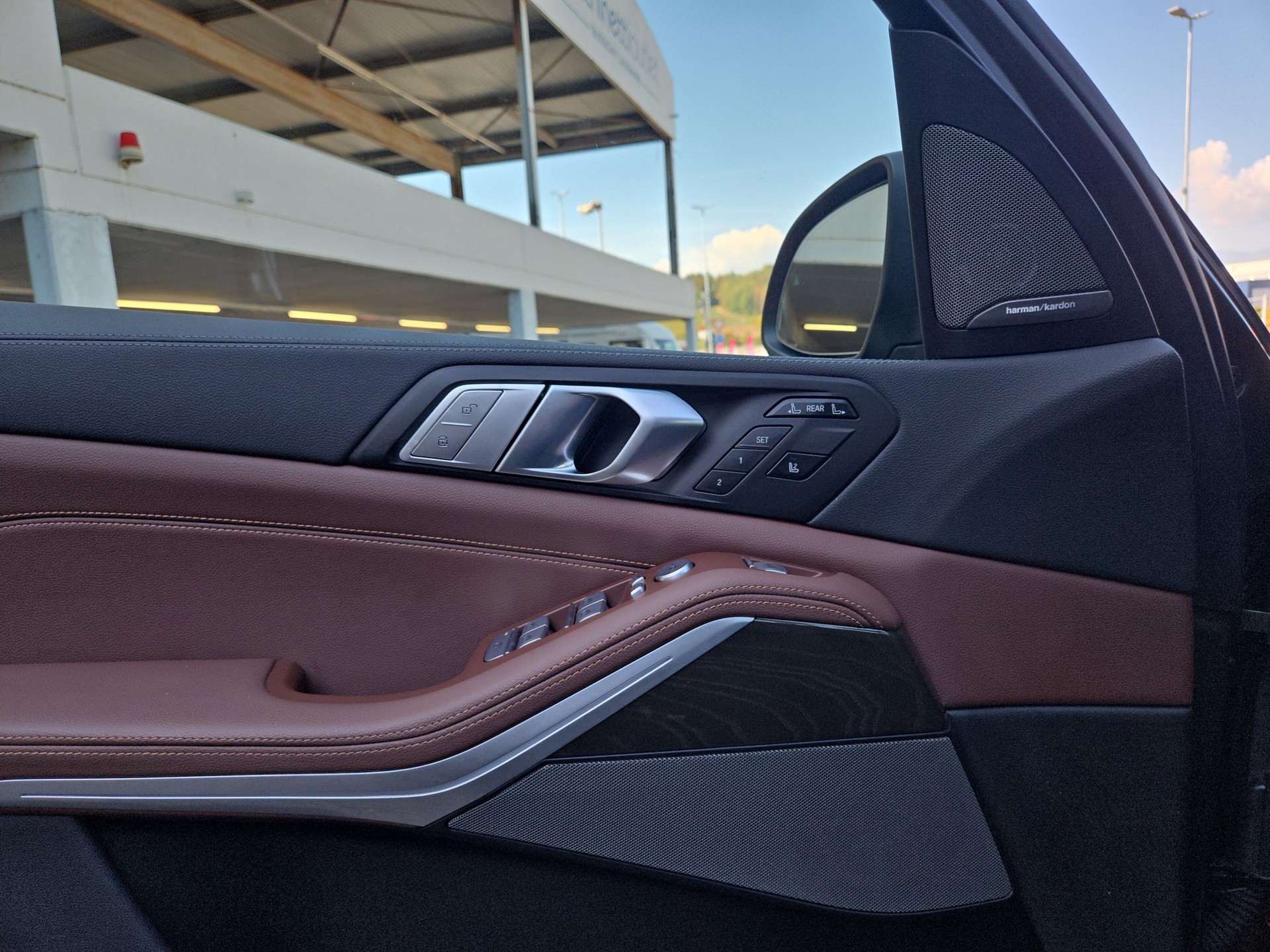 BMW X7 xDrive 48V 40d Steptronic-image-16