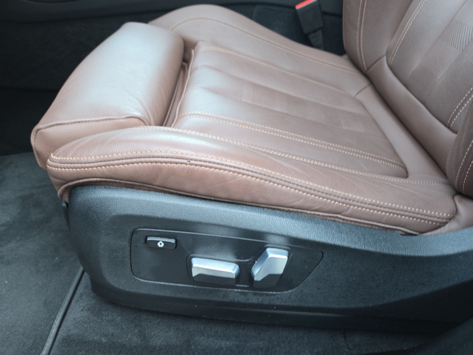 BMW X7 xDrive 48V 40d Steptronic-image-18