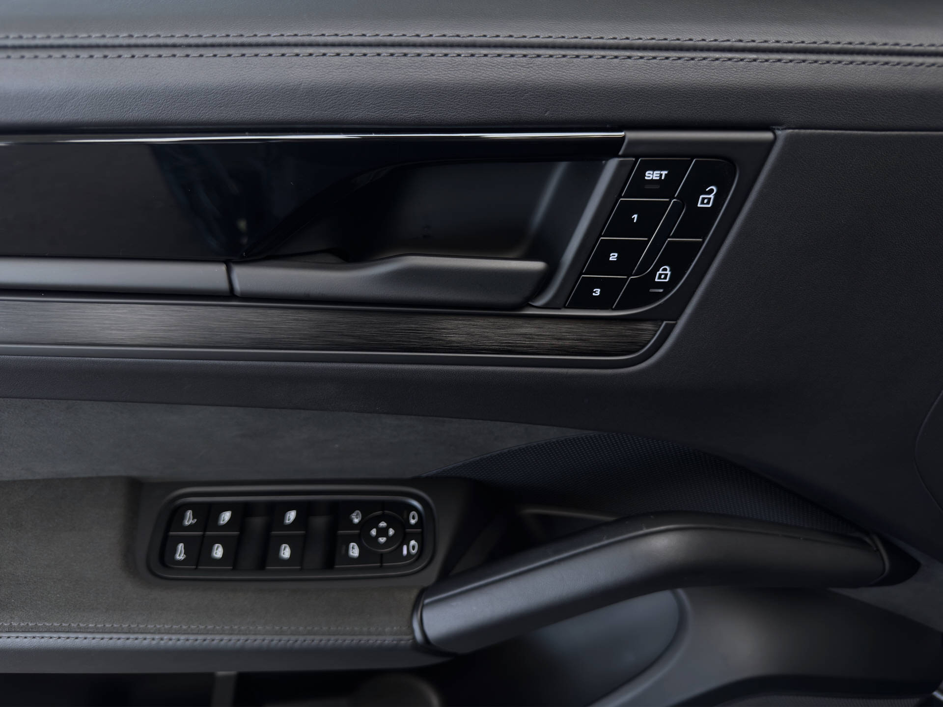 PORSCHE Cayenne GTS-image-10