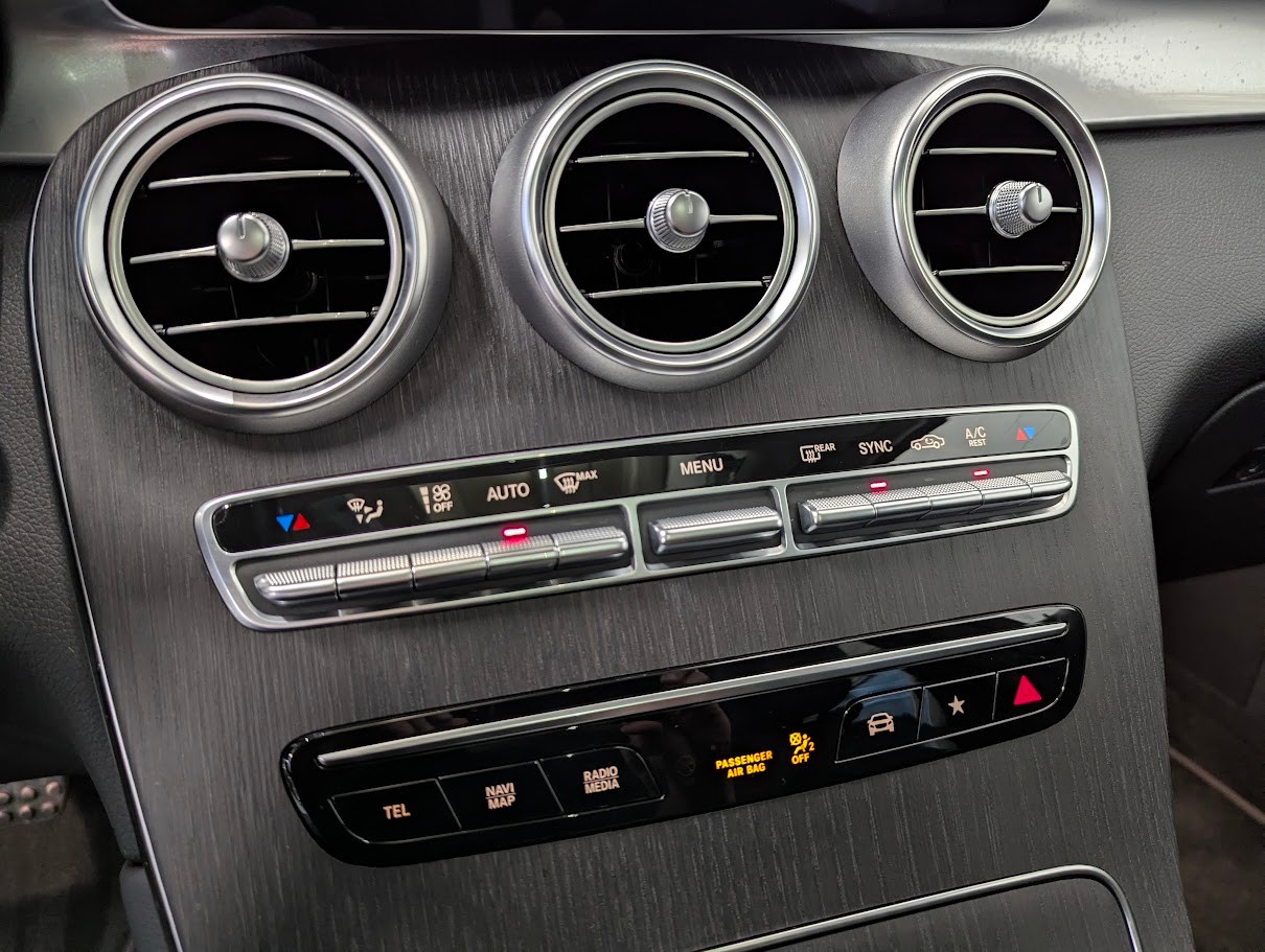 MERCEDES-BENZ GLC 220 d AMG Line 4Matic 9G-Tronic*CH-AUTO PREMIUM PLUS BURMESTER PANO 360CAM AHK 2'50KG MEMORY*-image-23
