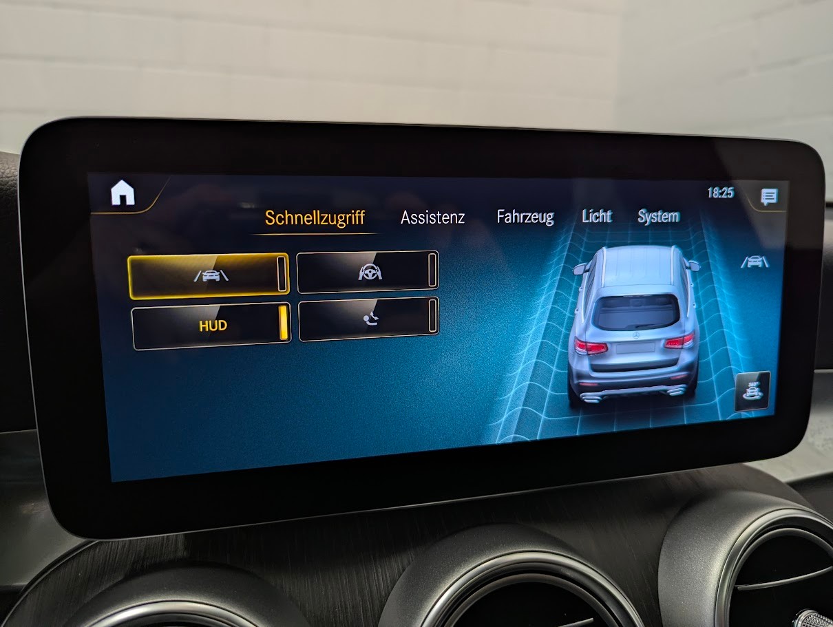 MERCEDES-BENZ GLC 220 d AMG Line 4Matic 9G-Tronic*CH-AUTO PREMIUM PLUS BURMESTER PANO 360CAM AHK 2'50KG MEMORY*-image-17