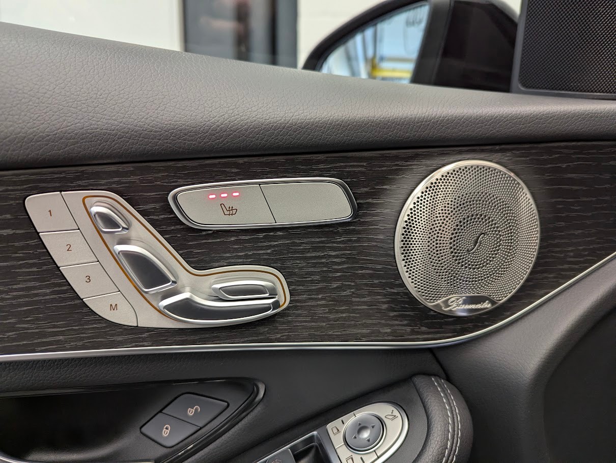 MERCEDES-BENZ GLC 220 d AMG Line 4Matic 9G-Tronic*CH-AUTO PREMIUM PLUS BURMESTER PANO 360CAM AHK 2'50KG MEMORY*-image-4