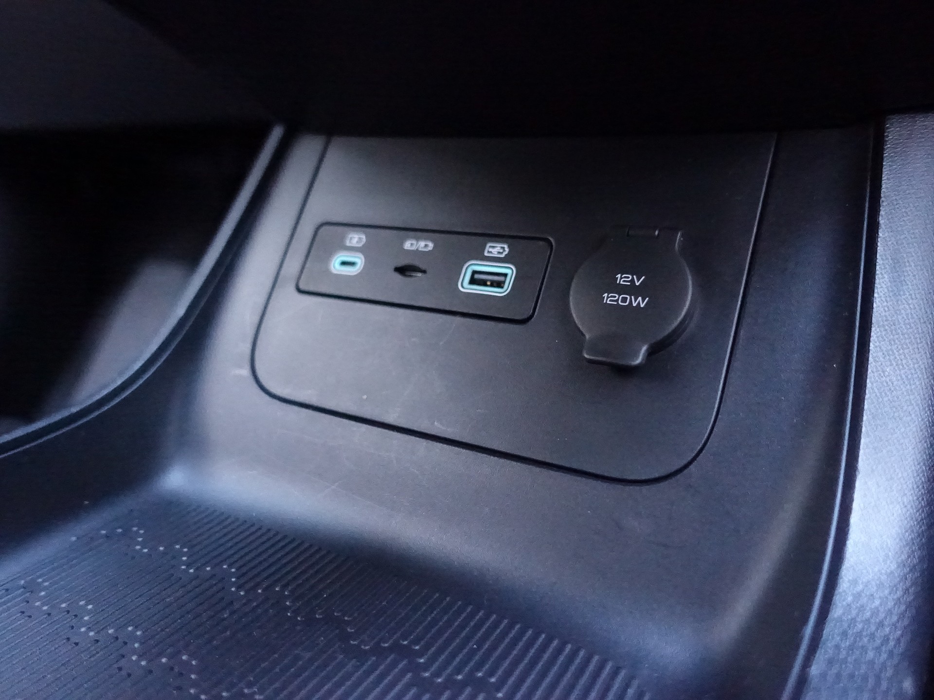 BYD ATTO 3-image-12
