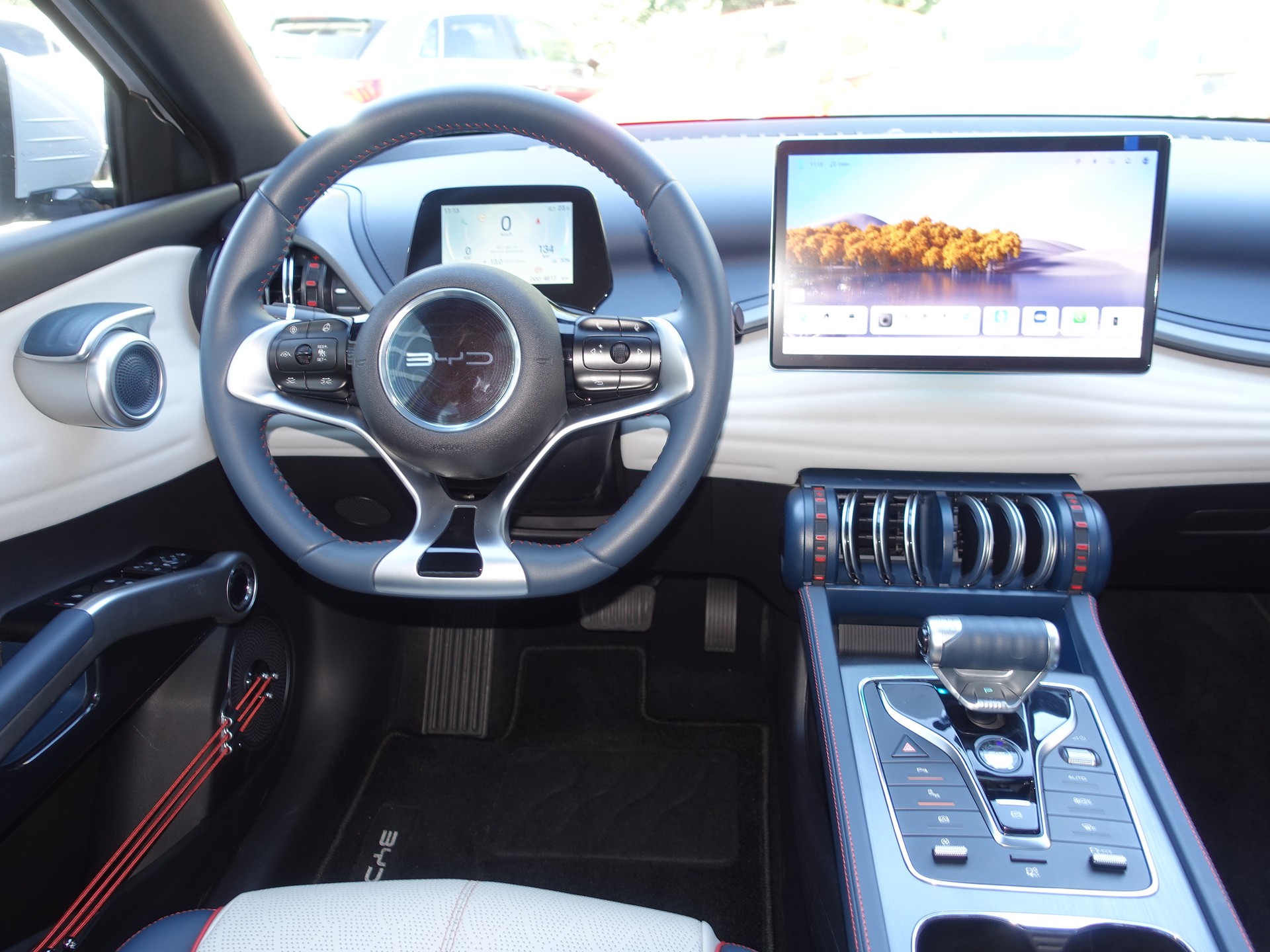 BYD ATTO 3-image-16