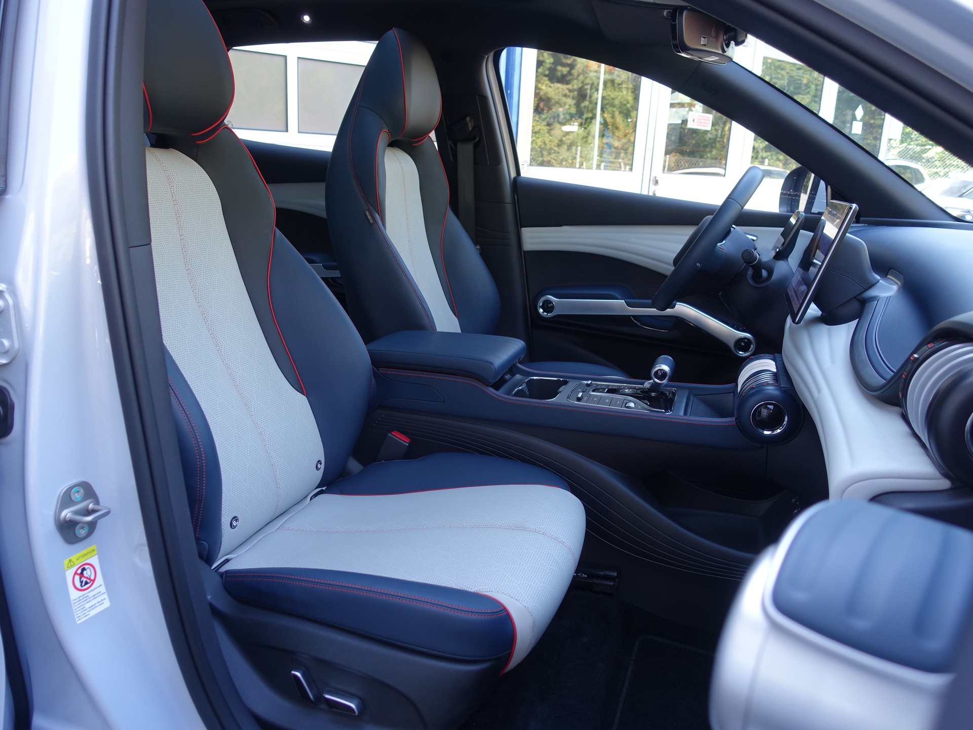 BYD ATTO 3-image-10