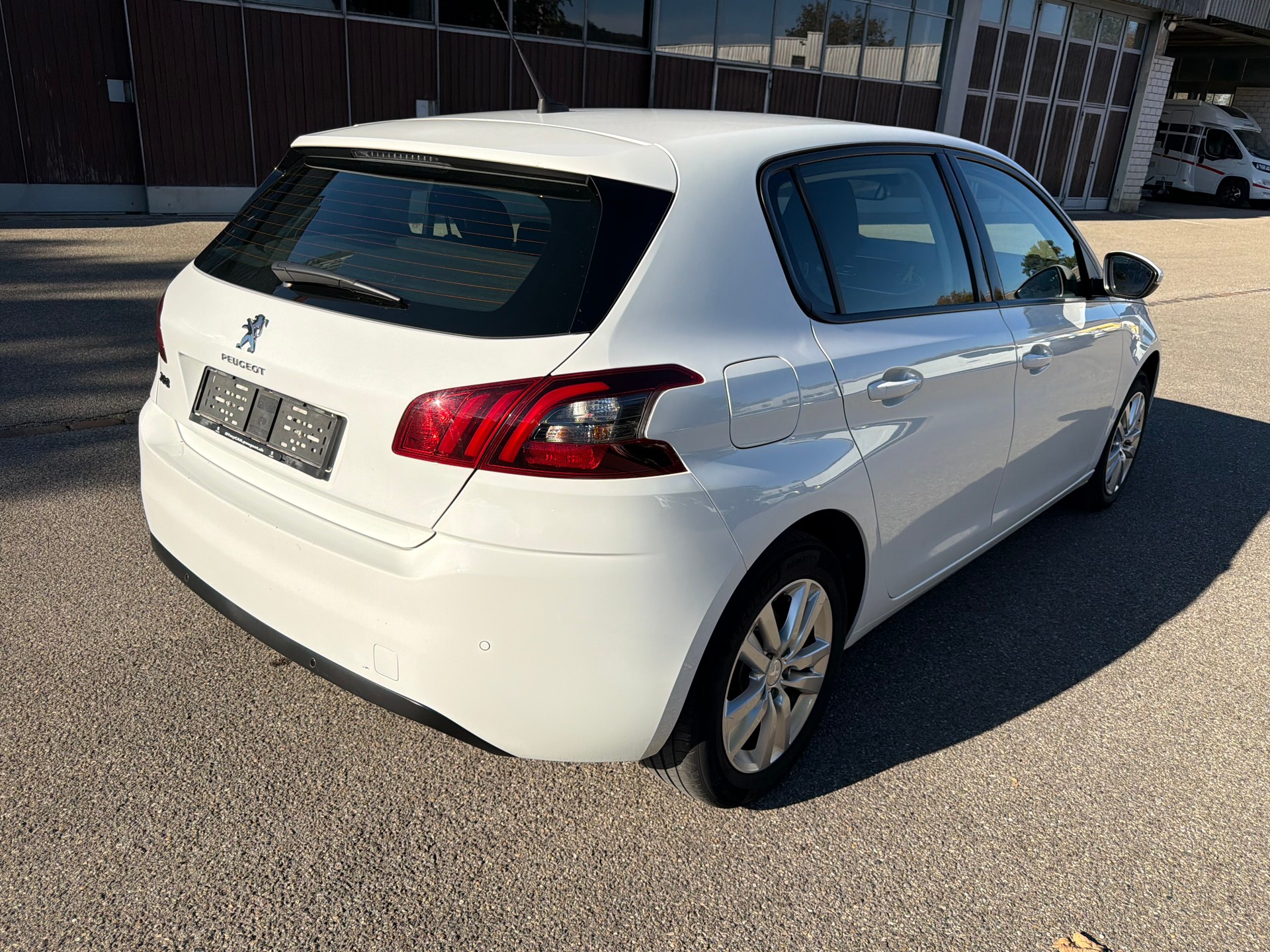 PEUGEOT 308 1.5 BlueHDI Active Pack EAT8-image-4