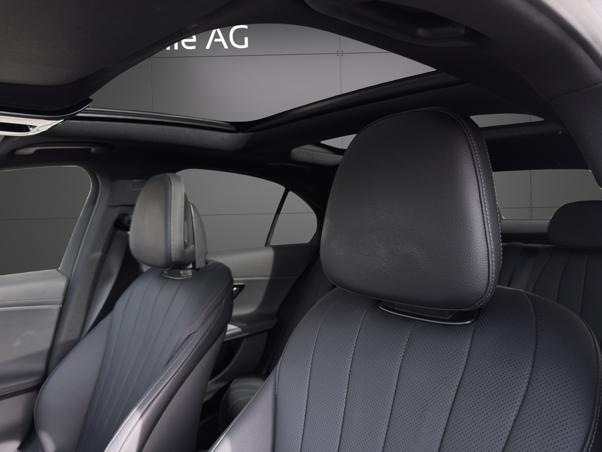 MERCEDES-BENZ E 300 e 4Matic 9G-Tronic AMG Line-image-8