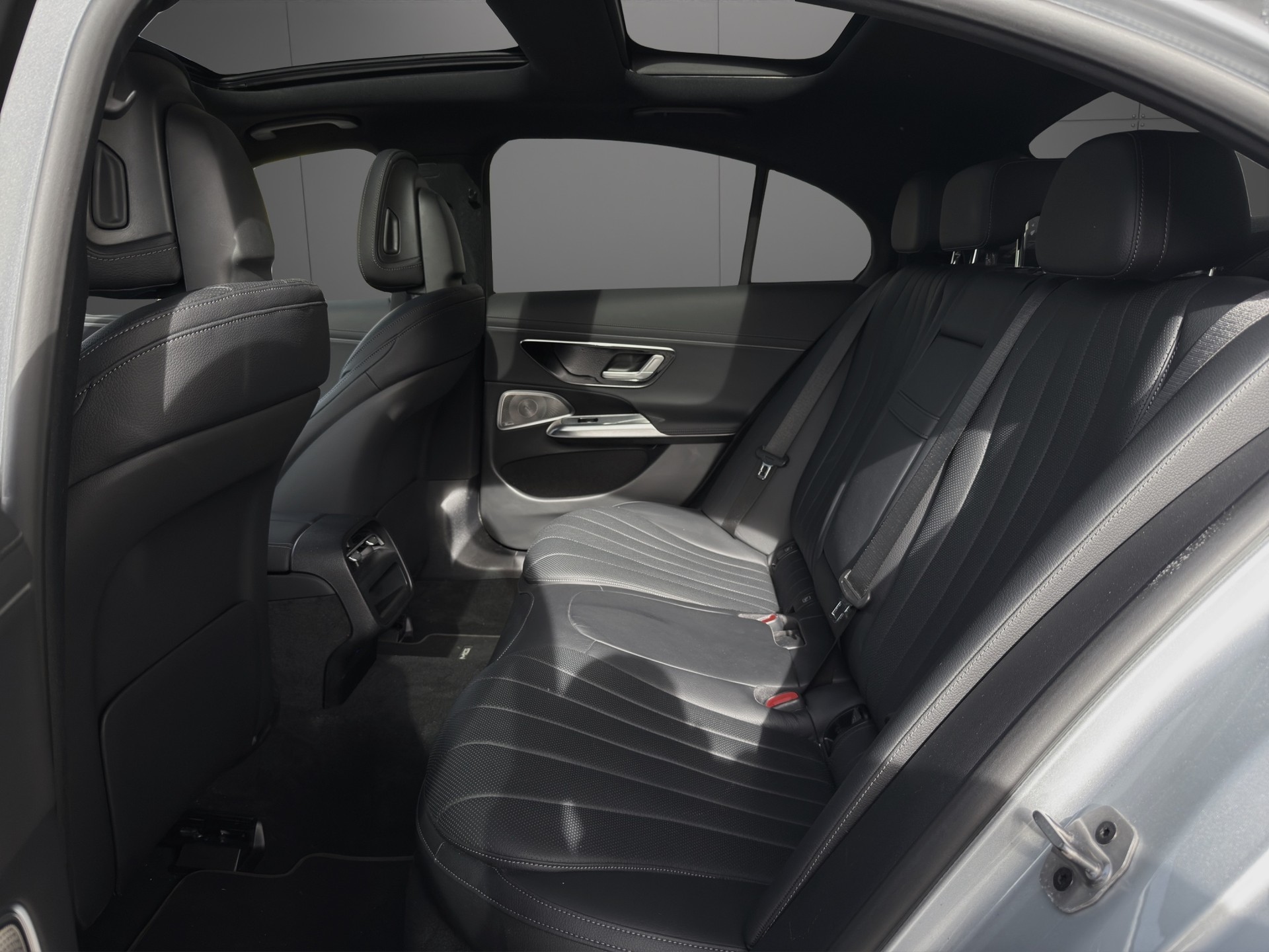 MERCEDES-BENZ E 300 e 4Matic 9G-Tronic AMG Line-image-7