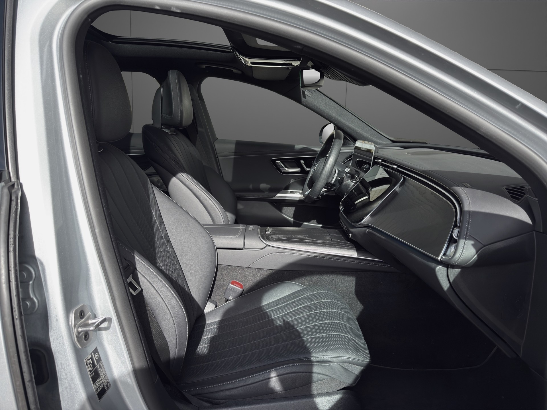 MERCEDES-BENZ E 300 e 4Matic 9G-Tronic AMG Line-image-10