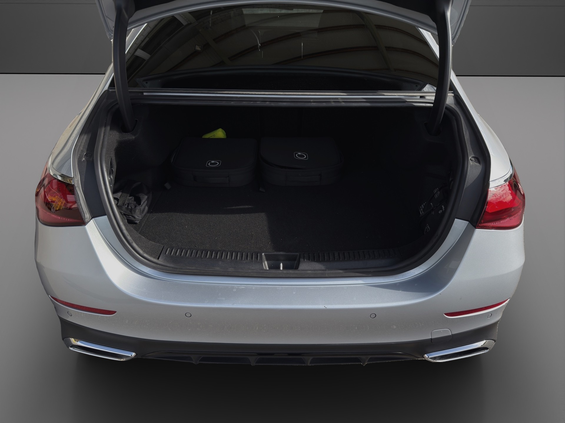 MERCEDES-BENZ E 300 e 4Matic 9G-Tronic AMG Line-image-3