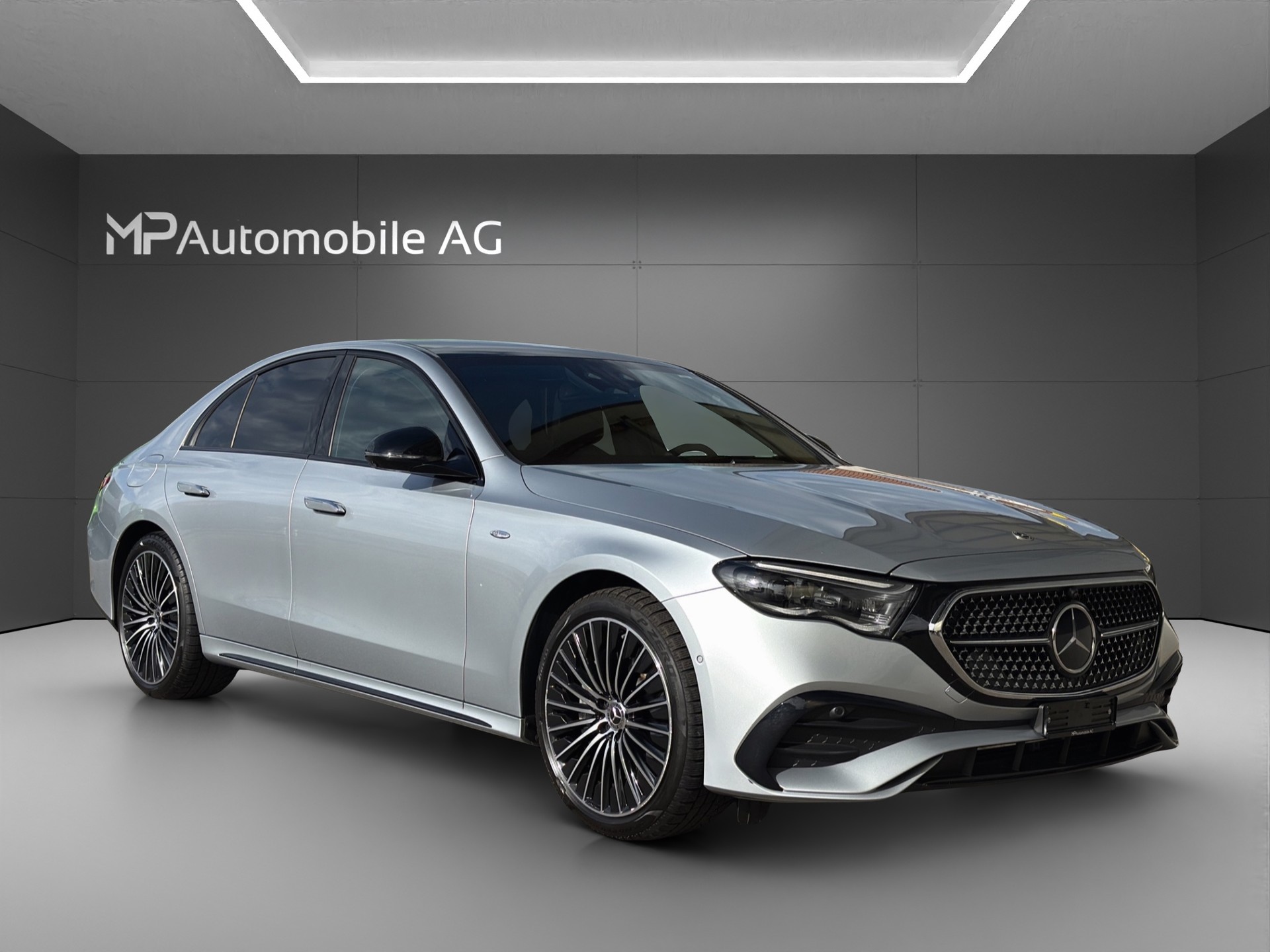 MERCEDES-BENZ E 300 e 4Matic 9G-Tronic AMG Line-image-1