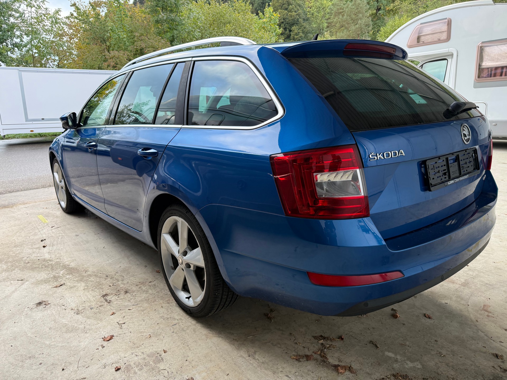 SKODA Octavia Combi 2.0 TDI Elegance 4x4-image-1