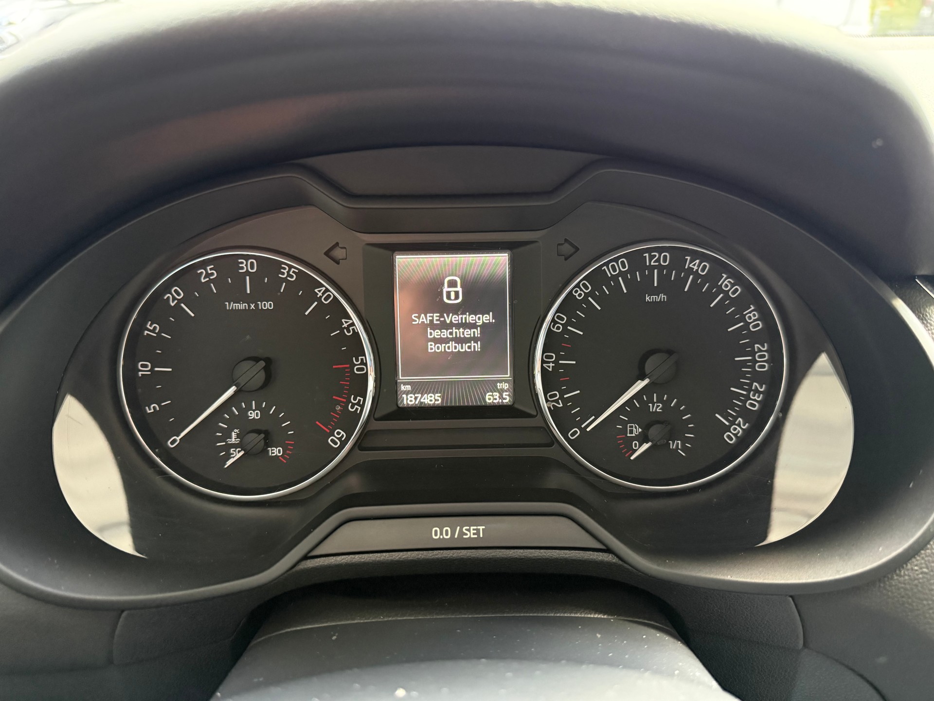 SKODA Octavia Combi 2.0 TDI Elegance 4x4-image-15