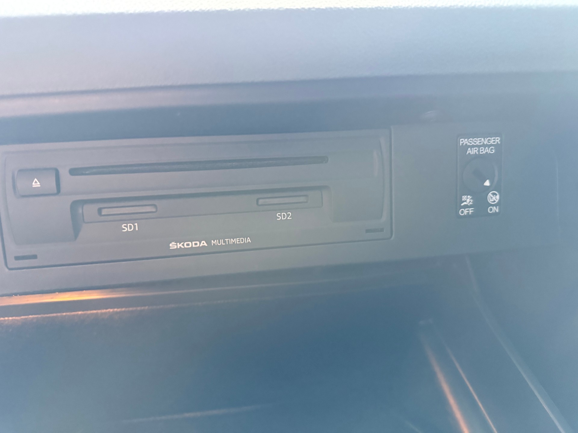 SKODA Octavia Combi 2.0 TDI Elegance 4x4-image-20