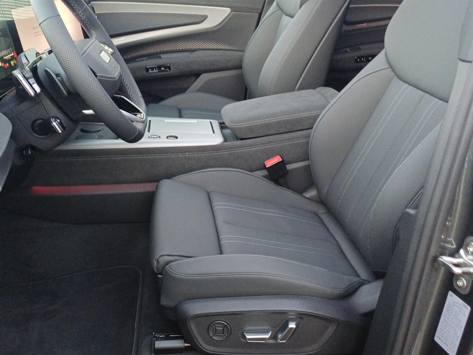 AUDI Q7 SUV TDI quattro 220 kW-image-7