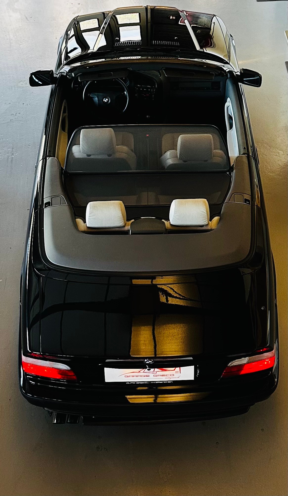 BMW 320i Cabrio Sport-image-10