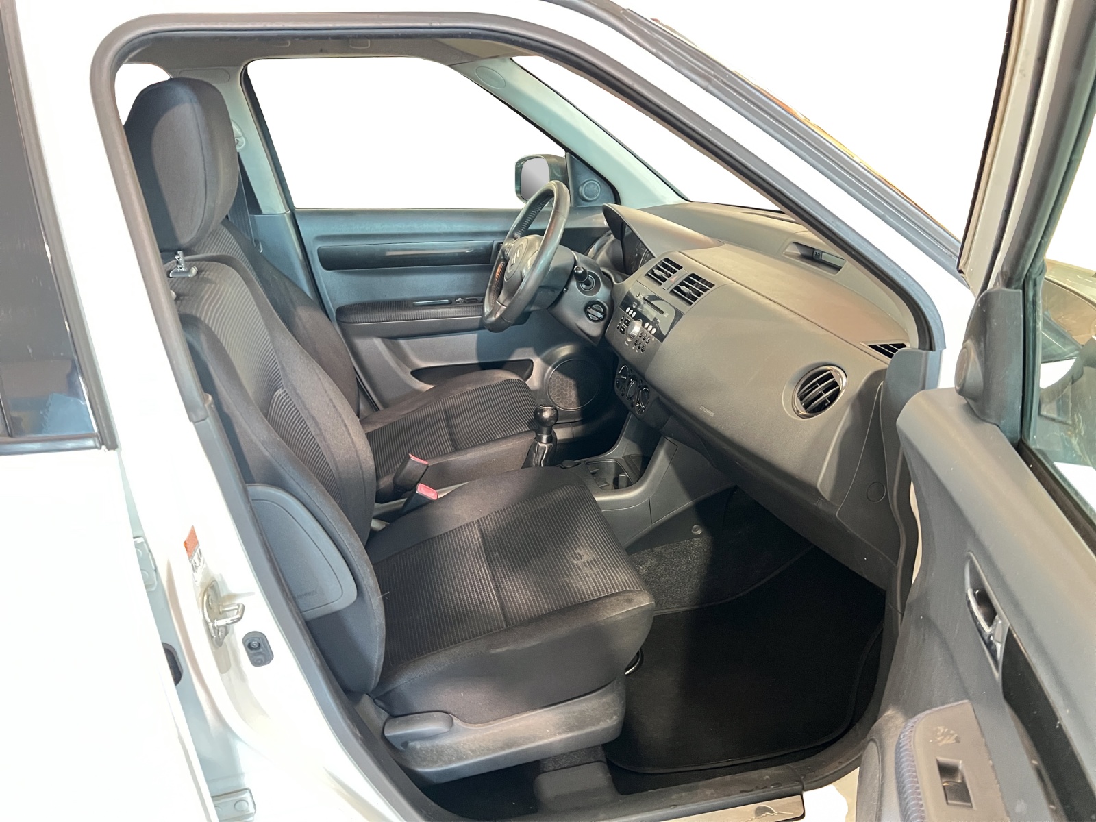 SUZUKI Swift 1.3i 16V GL Top 4x4-image-6