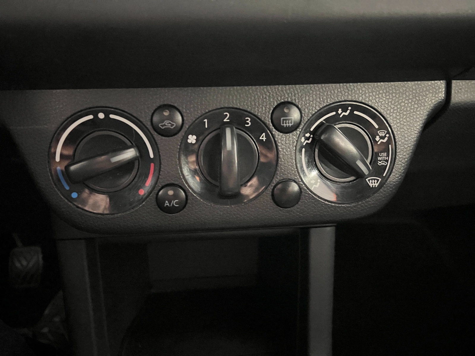 SUZUKI Swift 1.3i 16V GL Top 4x4-image-11