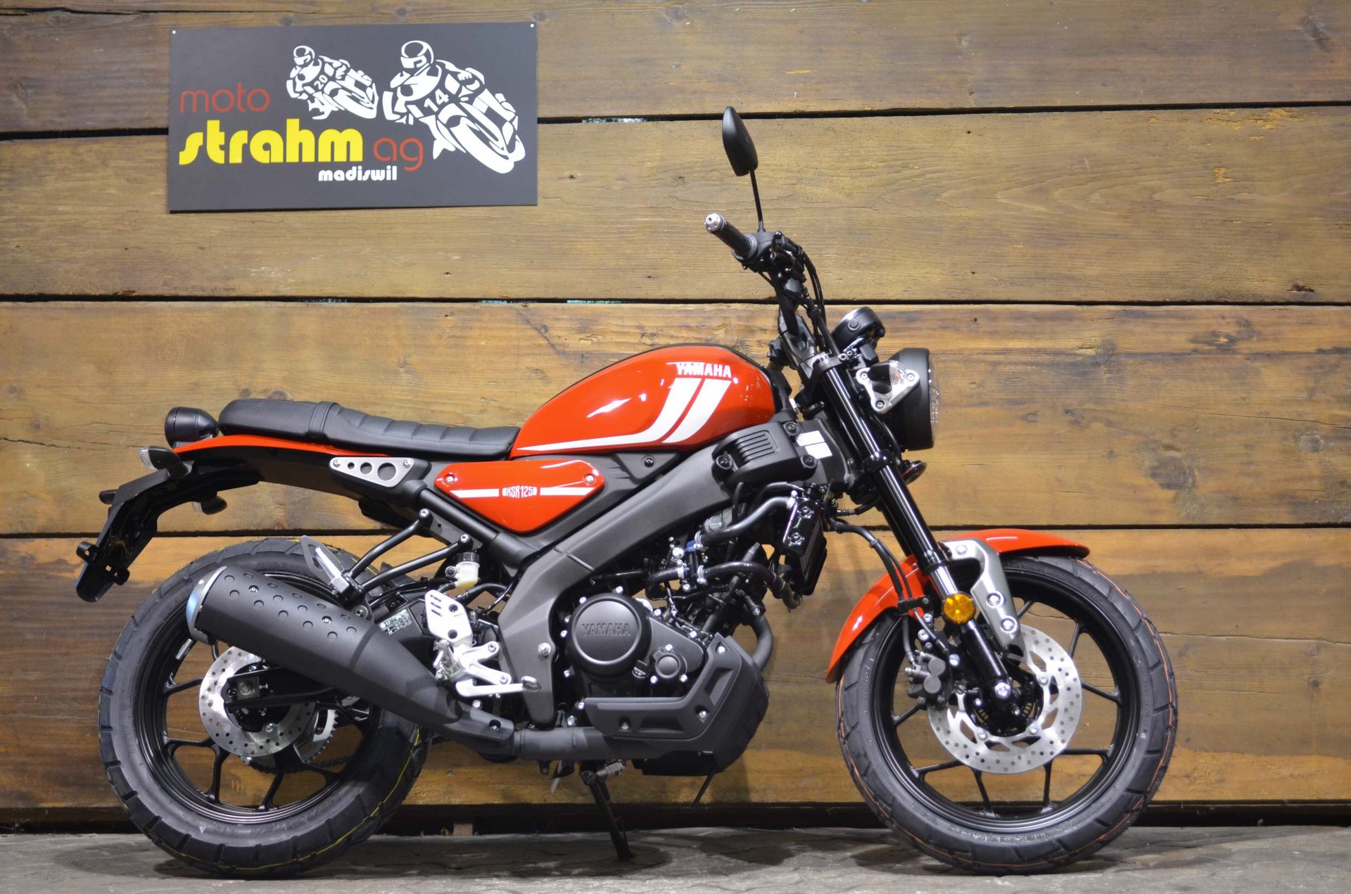 YAMAHA XSR 125 ABS-showroom-element-1