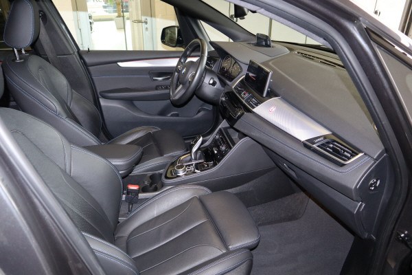 BMW 218d xDrive Active Tourer MSportpaket Steptronic Euro 6-image-2