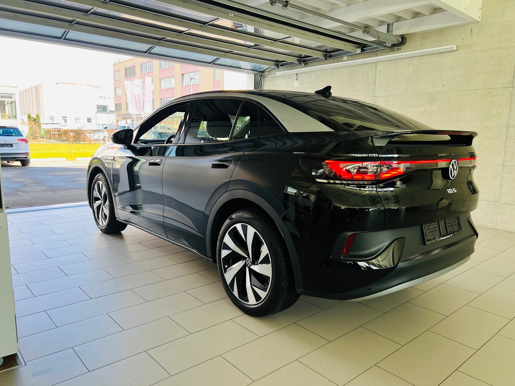 VW ID.5 Pro Performance 77 kWh-showroom-element-1