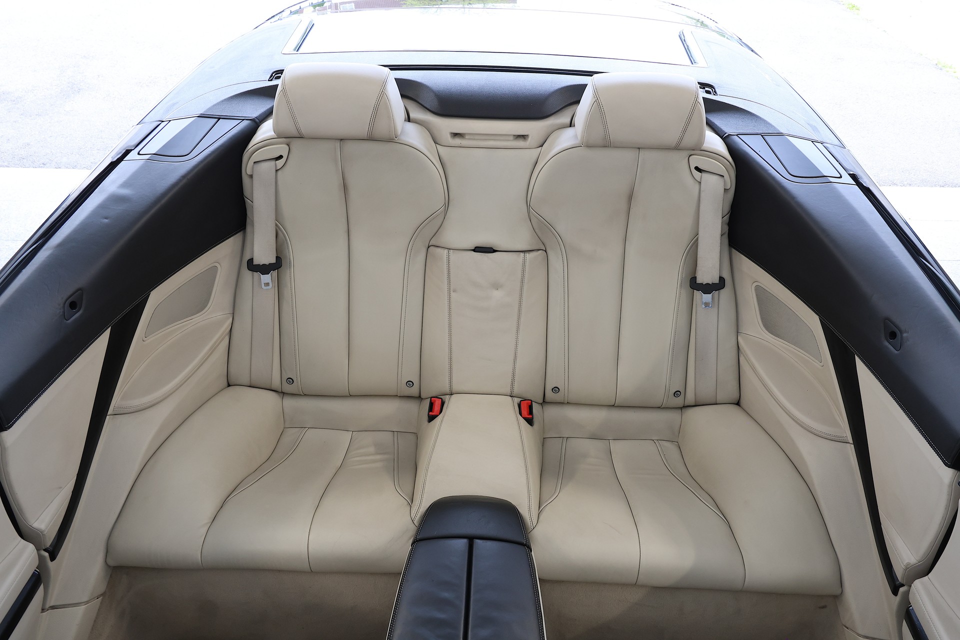 BMW 650i Cabrio-image-15