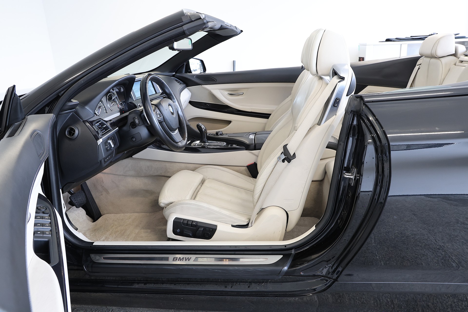 BMW 650i Cabrio-image-7