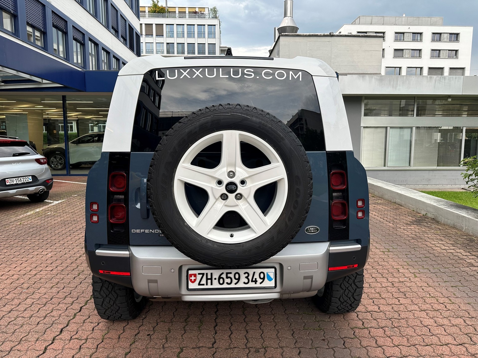 LAND ROVER DEFENDER 110 3.0 D 300-image-3