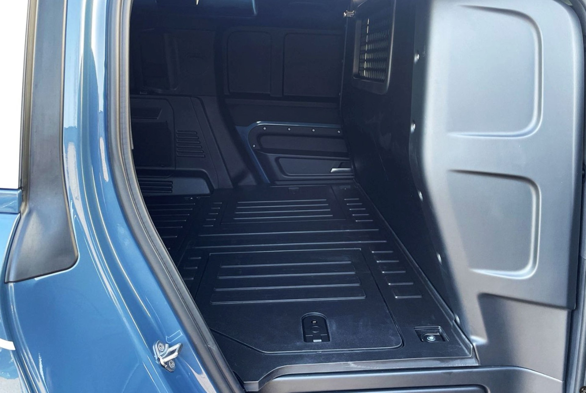 LAND ROVER DEFENDER 110 3.0 D 300-image-9